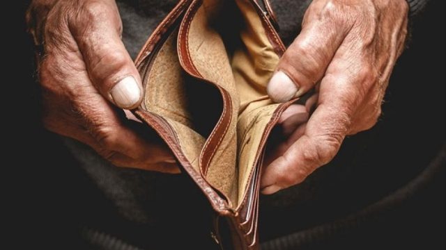 Έρευνα: Οικονομική δυσκολία στην… ελληνική κοινωνία