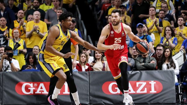 Άλμπα – Ολυμπιακός 92-100: Έπος Πίτερς στο Βερολίνο