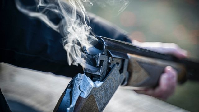 Ηράκλειο: 65χρονος πυροβόλησε την αδερφή του κατά λάθος σε εορταστικό τραπέζι