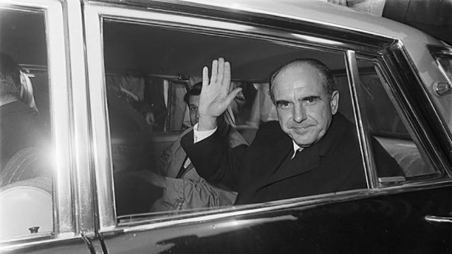 Η ιστορική Mercedes του Ανδρέα Παπανδρέου βγαίνει στο σφυρί – Πόσο κοστίζει