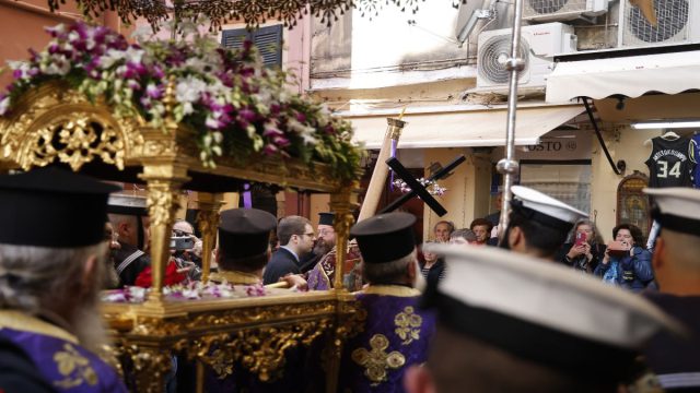 Θεσσαλονίκη: Μισό εκατομμύριο γαρίφαλα για τον Επιτάφιο – Αυξημένη ζήτηση και φέτος στα ανθοπωλεία