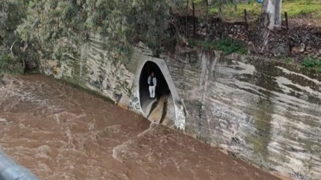 Εγκλωβισμένοι στο ρέμα Προμπονά στα Πατήσια: «Φούσκωσε» λόγω βροχής