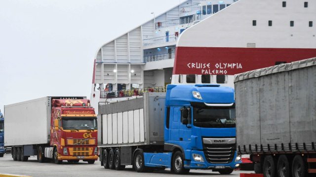 Τραγωδία στην Πάτρα: Φορτηγό παρέσυρε 47χρονη ναυτικό στο λιμάνι πάνω στο πλοίο!