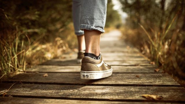 Κάνει θαύματα το περπάτημα: 8 οφέλη που έχει στο σώμα και την ψυχή