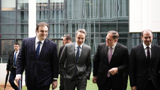 Δώρο… Πάσχα στην ελληνική οικονομία: Η νέα αναβάθμιση της Standard & Poor’s