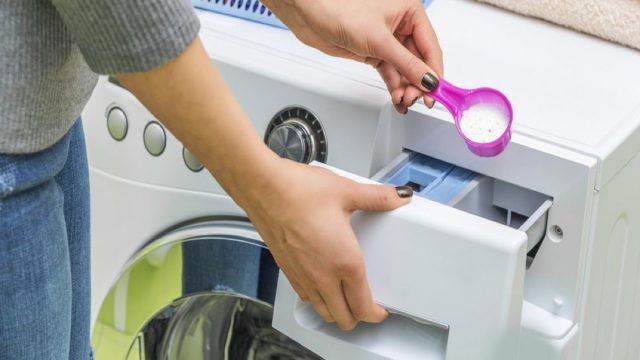 Ο σωστός οδηγός για την καθαριότητα: Έτσι θα φτιάξεις μόνος σου σπιτικά απορρυπαντικά ρούχων