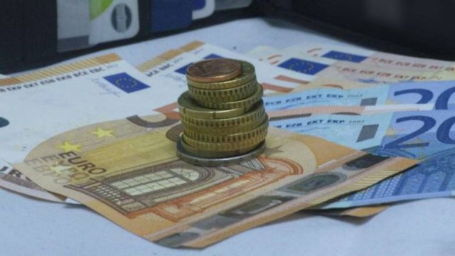Εβδομάδα πληρωμών από ΕΦΚΑ και ΔΥΠΑ – Οι τυχεροί που πάνε ταμείο