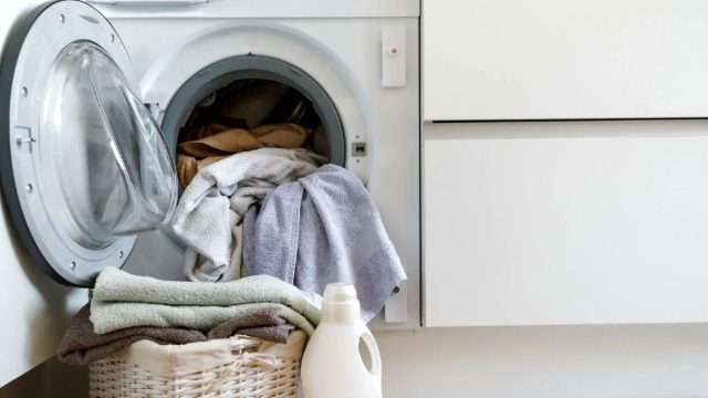 Τα πιο βρώμικα σημεία στο πλυντήριο που λερώνουν τα ρούχα – Το viral βίντεο στο Tik Tok που μας δίνει τις απαντήσεις