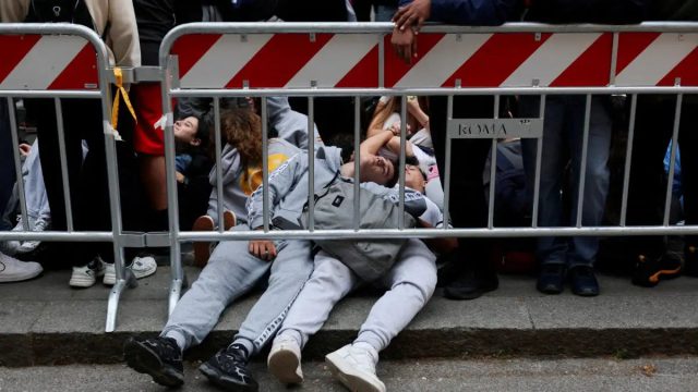 Το τελευταίο αντίο στον Πάπα Φραγκίσκο: Τεράστια προσέλευση κόσμου, δρακόντεια μέτρα ασφαλείας