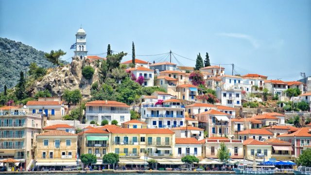 3 νησιά κοντά στην Αθήνα που αξίζει να επισκεφθείς μέσα στον Μάιο