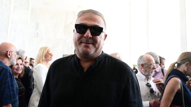 Ο Αντώνης Ρέμος απάντησε στις «φωνές» για το Ντουμπάι: «Λέμε μεγάλα νούμερα για να δημιουργούμε εντυπώσεις»