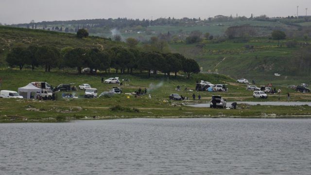Απέραντος… καταυλισμός η Κωνσταντινούπολη: Σε σκηνές για δεύτερη νύχτα 100.000 άτομα