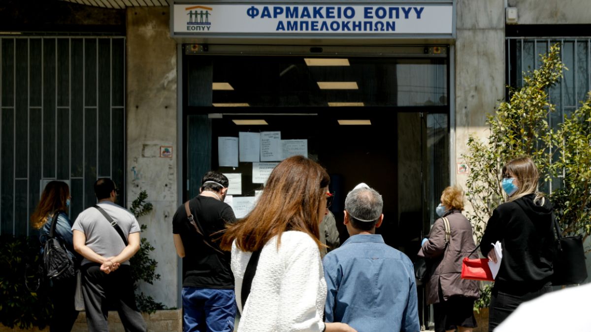 Συνεχίζεται η ταλαιπωρία στα φαρμακεία ΕΟΠΥΥ – Ουρές «ντροπής» για ένα φάρμακο