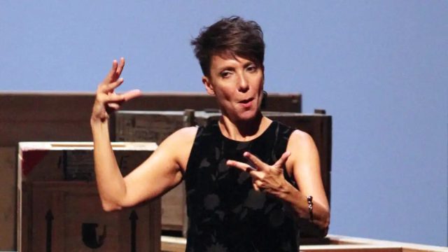 «Πού πας, μωρή κακομοίρα;» – Τι συνέβη με τη Σοφία Ρομπόλη και της τα «έχωσαν» για τη νοηματική