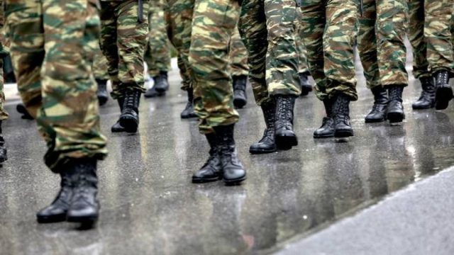 Νομική αντεπίθεση της ΠΟΕΣ για την επαναφορά των δώρων στους στρατιωτικούς: Διεκδικούν 13ο και 14ο μισθό