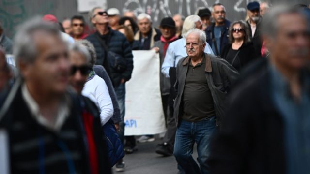 Οι συνταξιούχοι, οι περιπέτειες του Κώστα Αχ. Καραμανλή για τα Τέμπη και το ΠΑΣΟΚ