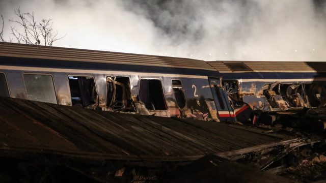 Τέμπη: Ένα… χάος για το πόρισμα του ΕΟΔΑΣΑΑΜ – Η εσωτερική κόντρα, τα e-mail και η αλήθεια για την πυρόσφαιρα