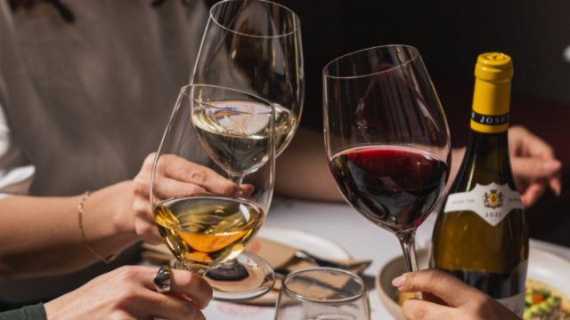 Terroirist: Εκλεπτυσμένο wine bar στα βόρεια προάστια – Μεγάλη γκάμα επιλογών και νόστιμη κουζίνα