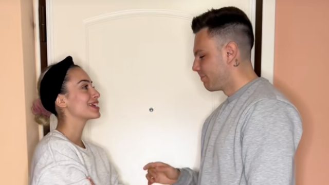 2 εκατ. προβολές, 100 χιλιάδες likes: Γέλιο μέχρι δακρύων στο TikTok με τη Στέλλα και τον Λάμπρο