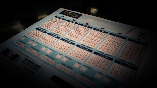 Κλήρωση Τζόκερ (19/4): Αυτοί είναι οι τυχεροί αριθμοί για τα 3.000.000 ευρώ!