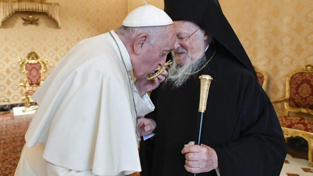 Πατριάρχης Βαρθολομαίος: Το αντίο στον «αδελφό» Φραγκίσκο – «Μοιραστήκαμε το όραμα της ενότητας των Εκκλησιών μας»