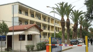 Η δημόσια υγεία σε κρίση: Οι εξελίξεις με την ασθενή που κάηκε στο χειρουργείο και οι ομαδικές παραιτήσεις γιατρών στο Βενιζέλειο