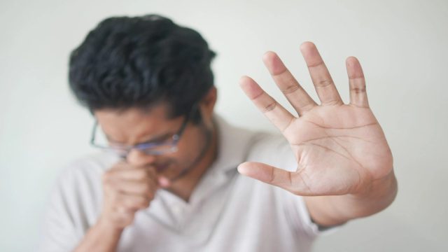 Πώς να μειώσεις τον βήχα τη νύχτα: 12 αποδοτικοί τρόποι για να κοιμηθείς ήρεμα