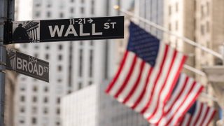 Wall Street σε τροχιά εκτόξευσης: Το ισχυρότερο ράλι των τελευταίων 5 ετών