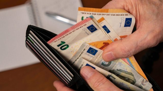 Voucher 200 ευρώ για όλους: Ποιοι οι δικαιούχοι και πώς θα το πάρετε