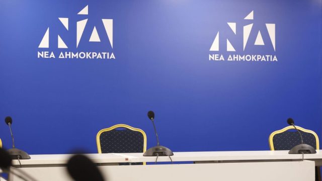 Η… Ομάδα Αλήθειας, ο Άδωνις και ο κίνδυνος να επιστραφεί το επίδομα θέρμανσης