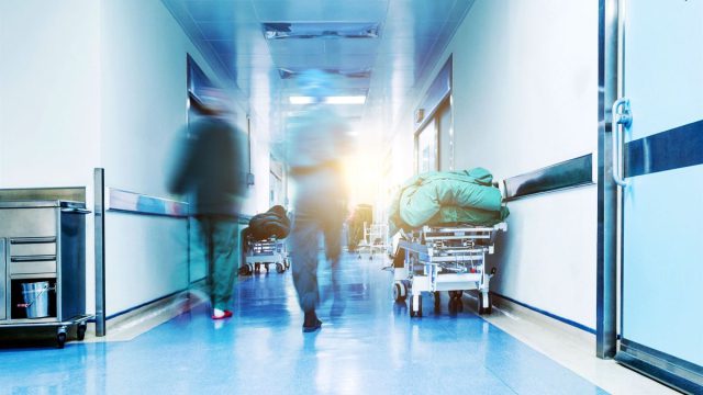 «Στη ζωή πρέπει να παλεύουμε»: Ρίγη συγκίνησης με την 48χρονη που είδε ξανά χάρη στο δώρο ζωής ένος 8μηνου μωρού