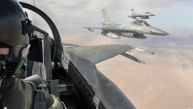 Πιλότος της Πολεμικής Αεροπορίας κατηγορείται ότι απειλούσε την πρώην σύντροφό του με revenge porn