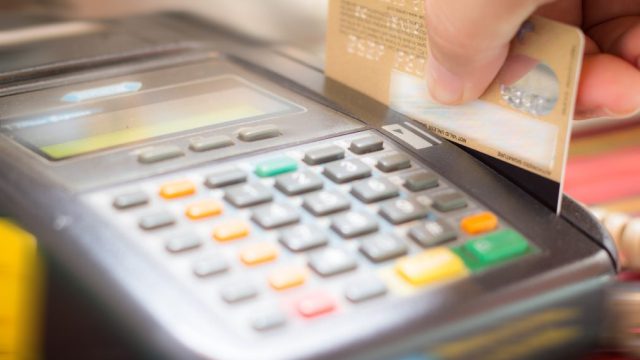 Σκέτη κοροϊδία: Οι ηλεκτρονικές συναλλαγές «εξαφάνισαν» μετρητά 5,79 δισ. ευρώ, αλλά έφεραν… 2,66 δισ. στα κρατικά ταμεία
