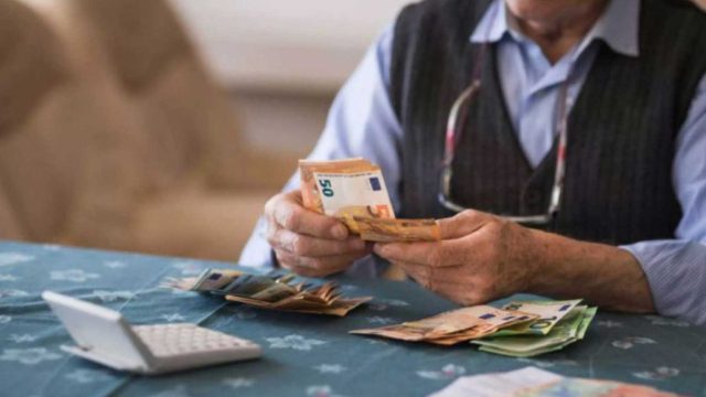 Συνταξιούχοι… υπομονή: Οριστικά μετά το Πάσχα οι συντάξεις Μαΐου
