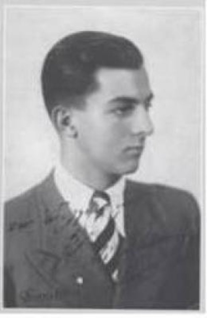 Σαν σήμερα, 2 Μαΐου 1941, ο δεκαεπτάχρονος Μαθιός Πόταγας, μαθητής της Ε’ Γυμνασίου της Βαρβακείου, γράφει ιστορία ως εμπνευστής και πρωταγωνιστής μιας από τις πρώτες πράξεις Αντίστασης στην κατεχόμενη Ευρώπη