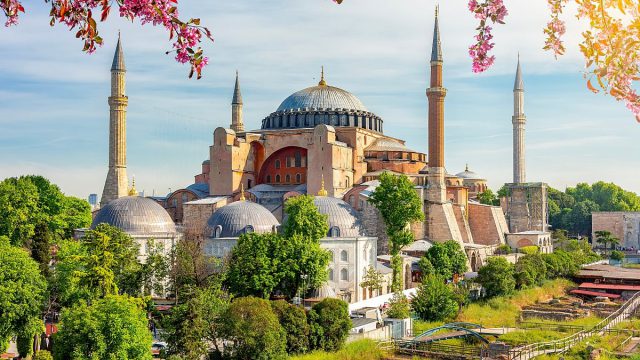 Σαν σήμερα, 07 Μαΐου 558 μ.Χ.: Ο θόλος της Αγίας Σοφίας στην Κωνσταντινούπολη κατέρρευσε από σεισμό