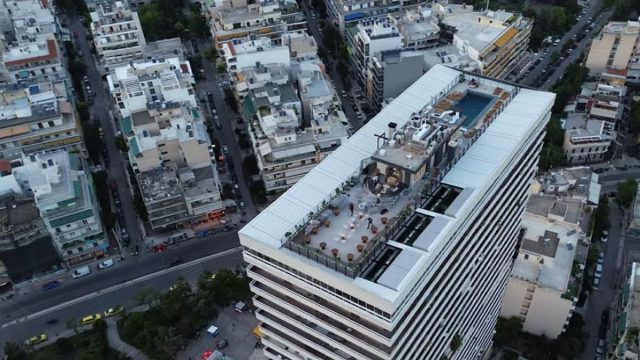 Τραγωδία στον Πύργο Απόλλων: Ο 25χρονος διασκέδαζε στο bar restaurant του 24ου ορόφου όταν διάβασε μήνυμα στο κινητό του και έπεσε στο κενό