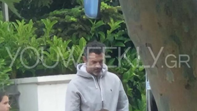 Φίλιππος Μιχόπουλος – αποκλειστικές φωτογραφίες: Με φόρμα στην Κηφισιά βάζει τον γιο του στο σχολικό