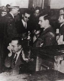 Ο Γρηγόρης Στακτόπουλος στο εδώλιο.