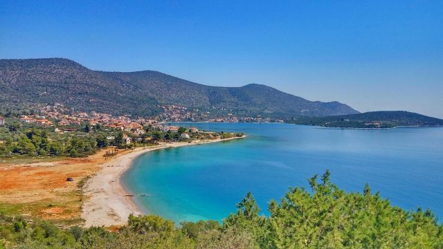 Τοπίο που ταξιδεύει: Ένας καλοκαιρινός «παράδεισος» μόλις 1,5 ώρα από την Αθήνα