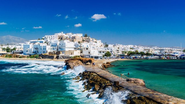 Νάξος: Το νησί των Κυκλάδων που τα έχει όλα – Ατελείωτες παραλίες, πολιτισμό και εξαιρετικό φαγητό