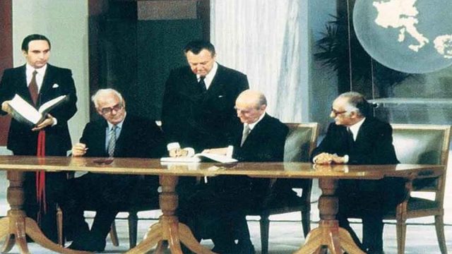 Σαν σήμερα, 28 Μαΐου 1979: Υπογράφεται στο περιστύλιο του Ζαππείου η συμφωνία ένταξης της Ελλάδας στην ΕΟΚ