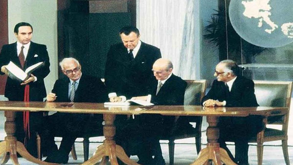 Σαν σήμερα, 28 Μαΐου 1979: Υπογράφεται στο περιστύλιο του Ζαππείου η συμφωνία ένταξης της Ελλάδας στην ΕΟΚ