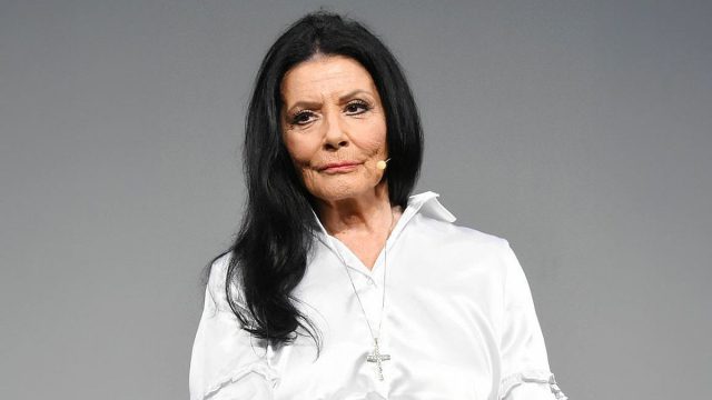 Σε αναπηρικό αμαξίδιο η Ζωζώ Σαπουντζάκη – Φωτογραφίες ντοκουμέντο