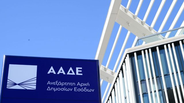 Εντατικοί έλεγχοι της ΑΑΔΕ: Κατασχέσεις αδήλωτων χρημάτων, λαθραίων ειδών και παραποιημένων προϊόντων