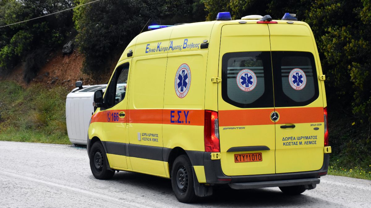 Αδιανόητο περιστατικό: Άνδρας έκοψε τις φλέβες του όταν δεν βρήκε υπάλληλο σε δημοτική υπηρεσία