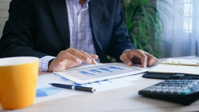 Τροποποιήσεις στο οικονομικό σκηνικό: Μπόνους συνέπειας για τους φορολογούμενους και 7 αλλαγές στα εργασιακά