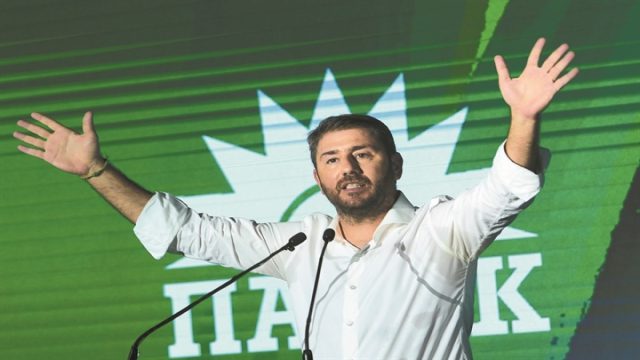 Δημοσκόπηση Interview: Δεν «λυγίζει» το ΠΑΣΟΚ – Επιστροφή στη δεύτερη θέση