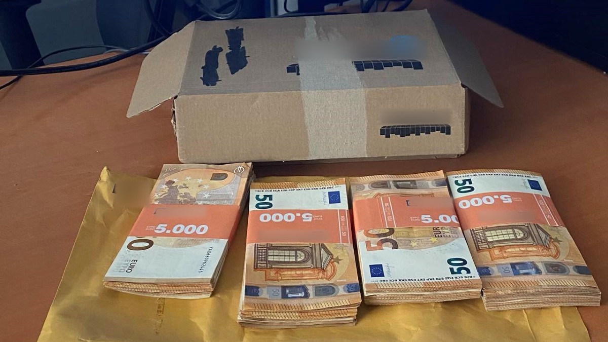 Απρόσεκτος ηλικιωμένος πέταξε κατά λάθος €20.000 σε κάδο ανακύκλωσης – Πώς βρέθηκαν πάλι στα χέρια του