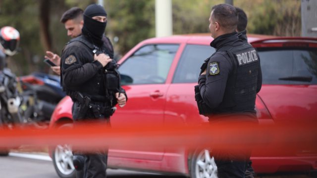Προσήχθησαν δύο Τούρκοι που πυροβόλησαν πράκτορες της ΕΥΠ στη Θεσσαλονίκη – Υπό έρευνα 2 σενάρια